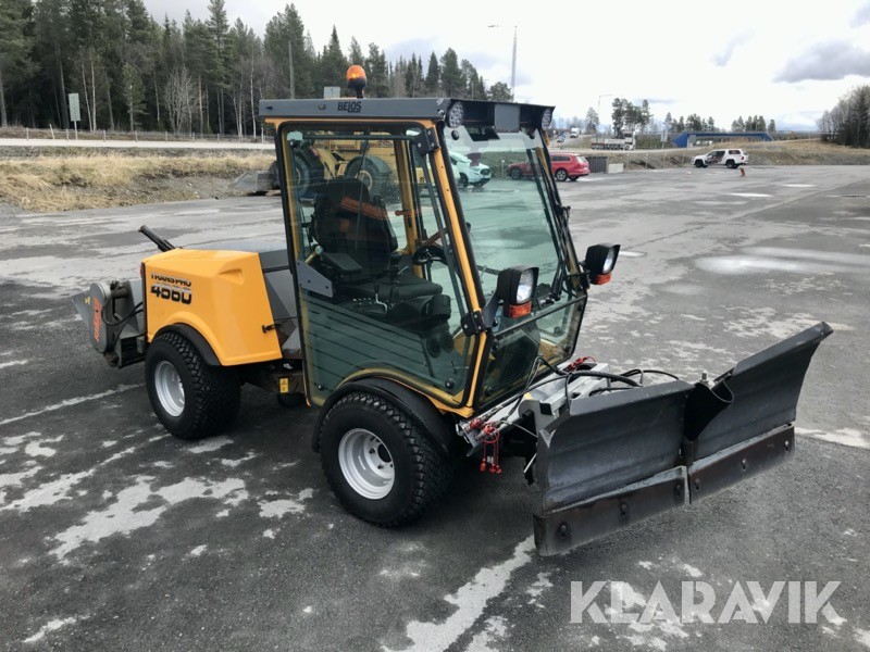 Redskapsbärare Belos Transpro 4560 med redskap