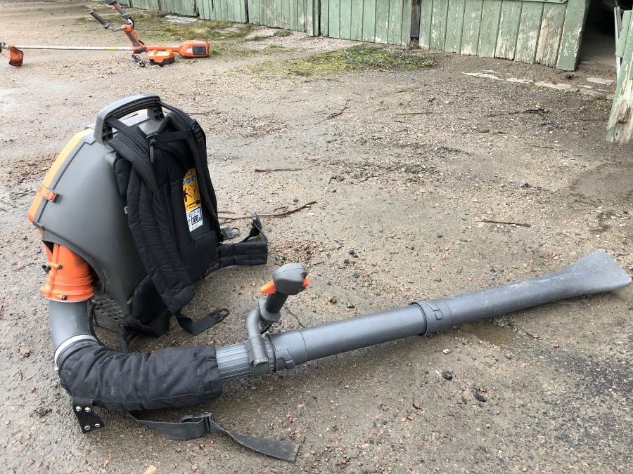 Lövblås Husqvarna 356BT