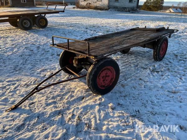 Häst och traktorvagn