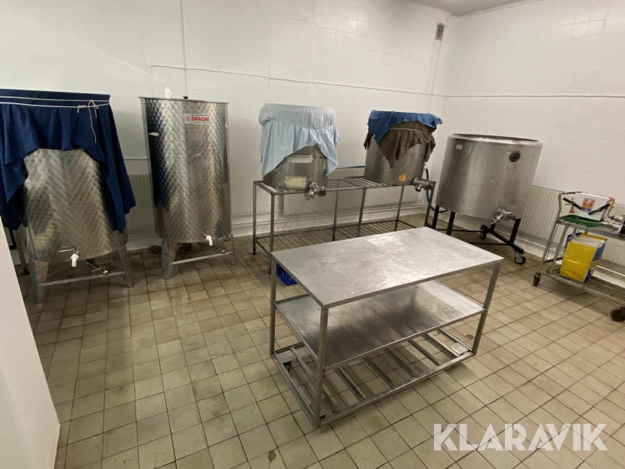 Bryggeriutrustning med mera. Produktionsinventarier Stort parti