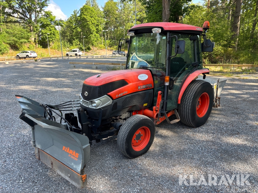 Traktor Kubota L4240 med lastare och redskap