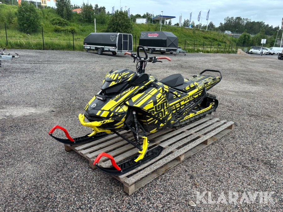 Snöskoter Ski-Doo Summit X850 E-Tec 154