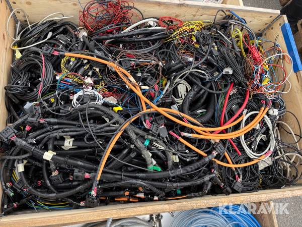 Pall med diverse elkabel