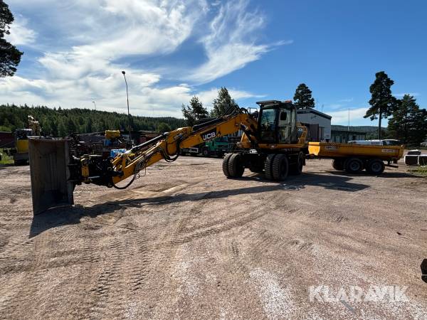 Grävmaskin JCB JS145W med vagn och redskap