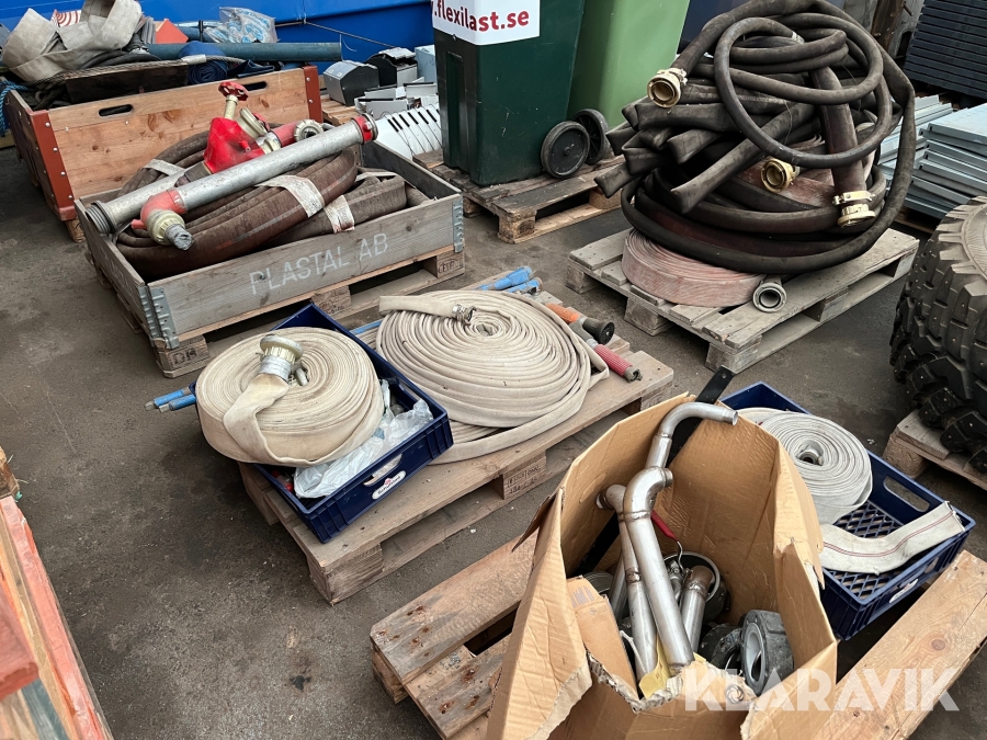 Blandade slangar 4 pallar