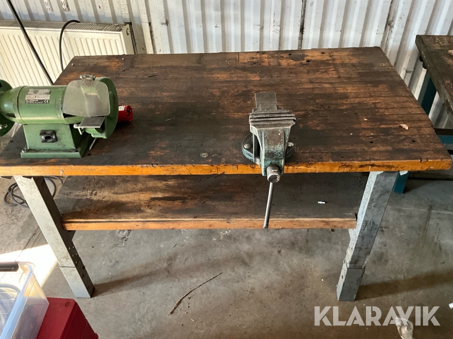 Verktygsbänk med skruvstäd och slip