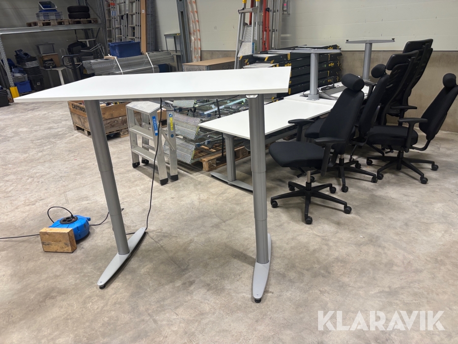 Kontorsmöbler 5 stolar, 4 bord