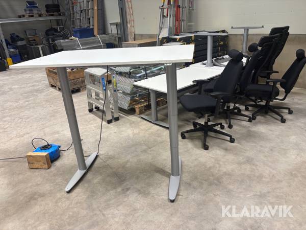 Kontorsmöbler 5 stolar, 4 bord