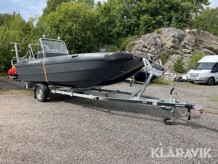 Motorbåt Pioner Multi Dark Line III med kärra
