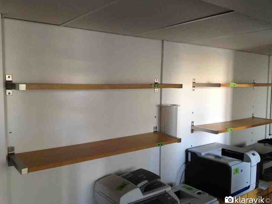 Hyllplan med konsoller