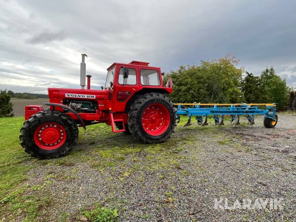 Traktor Volvo BM 814 med plog