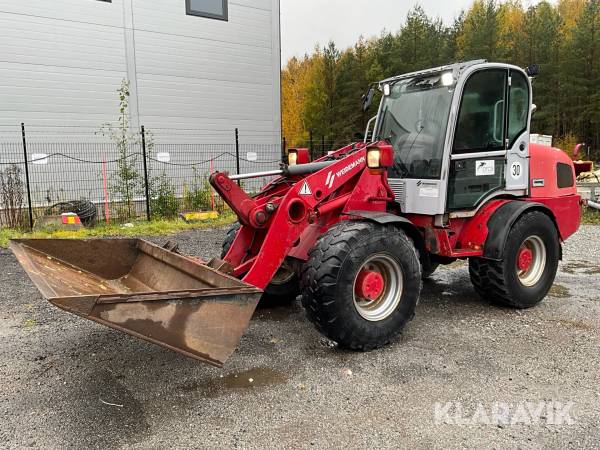 Hjullastare Weidemann 3070 med vikplog, skopa och sopvals