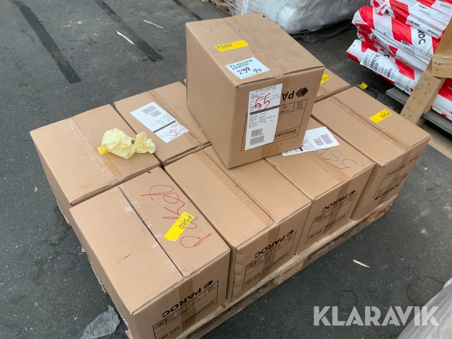 Distanshylsor, plåtbrickor, hörntät