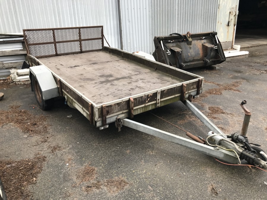 Släpvagn med tipp och ramp 1300kg