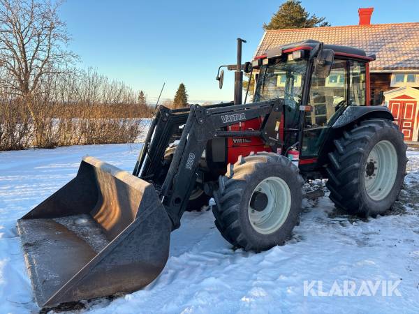 Traktor Valtra A75-4 med lastare och redskap