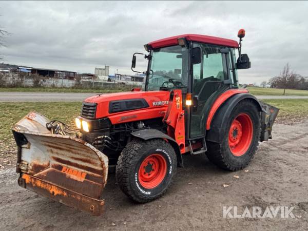Traktor Kubota L5030 med lastere, sandspridare & Vikplog