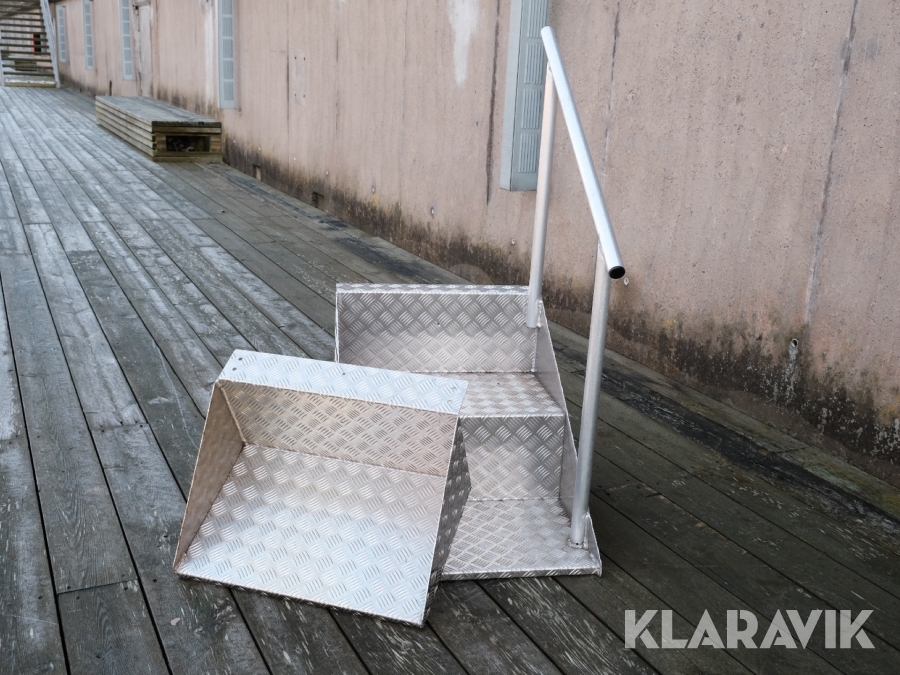 Aluminiumtrappor i svetsad diamantplåt 7 st