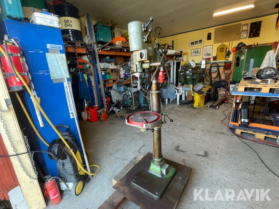 Pelarborrmaskin Arboga Maskiner E 825 med matning