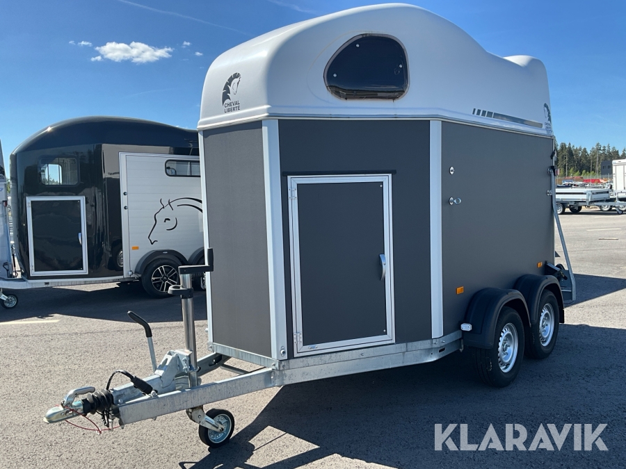 Hästtransportsläp Cheval Liberte Gold first sadelkammare och comiramp, alu golv