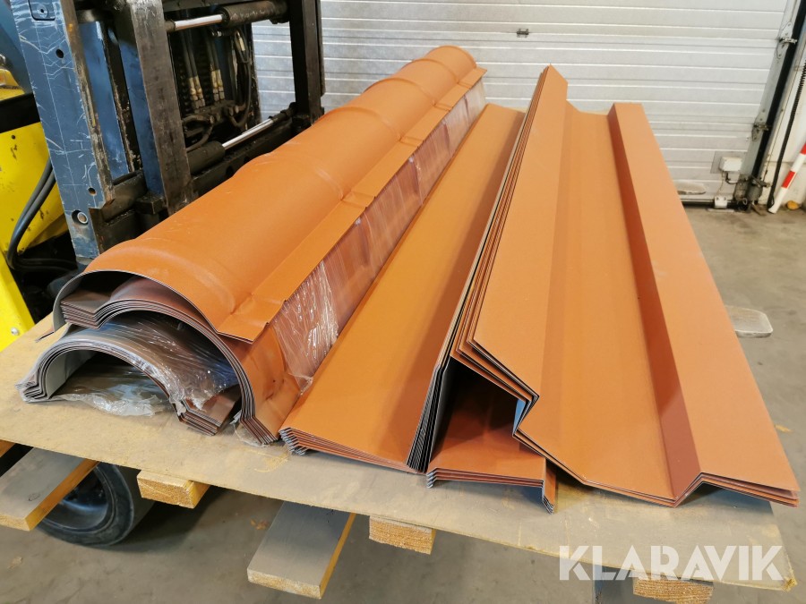 Nockplåt tegelprofil, ränndalsplåt försänkt, ståndskiva, vindskivebeslag