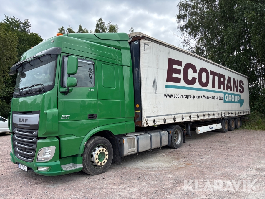 Dragbil DAF XF 440 FT med släp