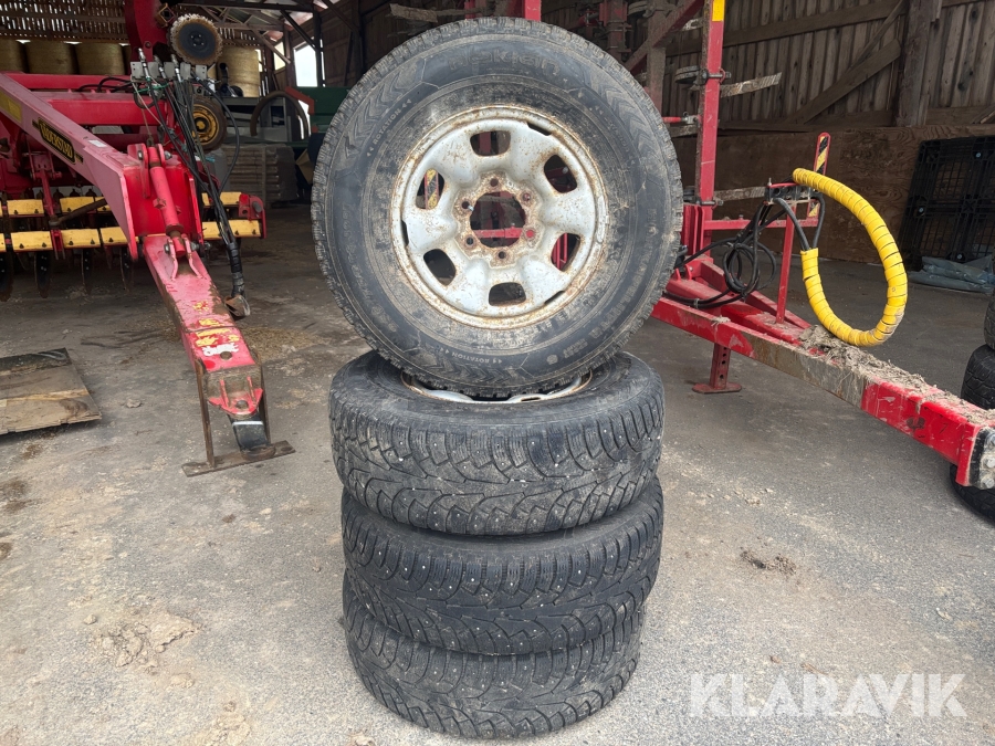 Däck och fälg till Toyota Hilux Hakapelitta 235/75-15 4st Vinterdäck