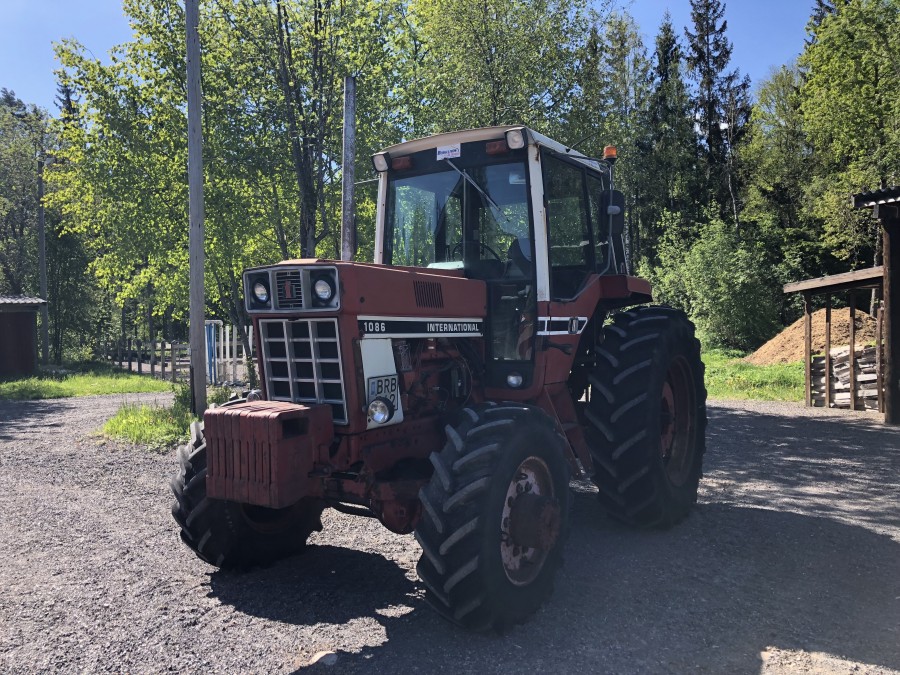 Traktor International 1086