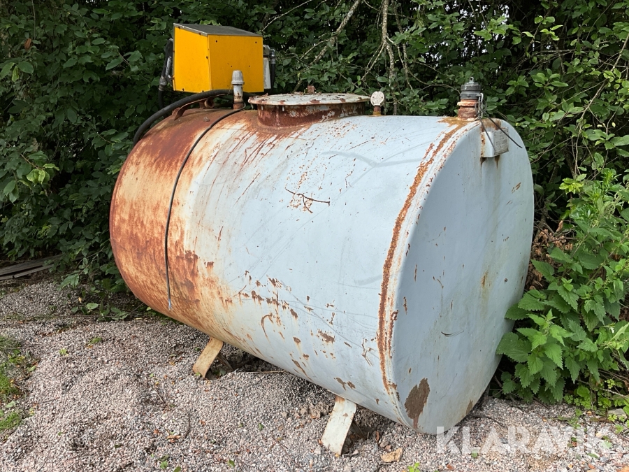 Dieseltank/Farmartank Töre-Tanken med dieselpump