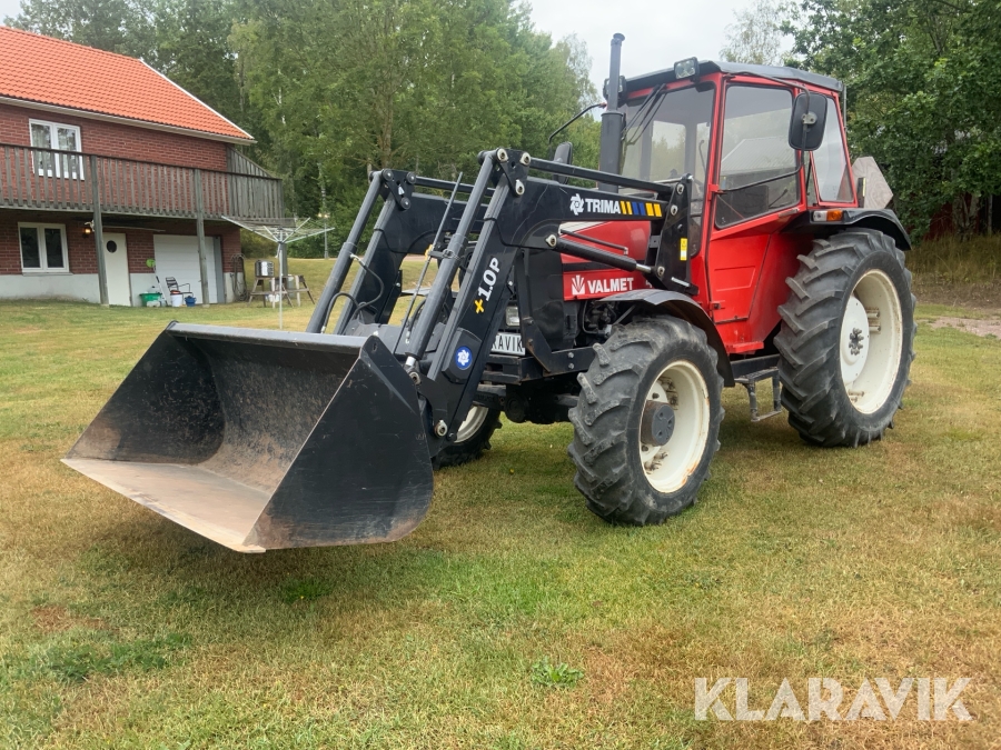 Traktor Valmet 405-4 med lastare och redskap