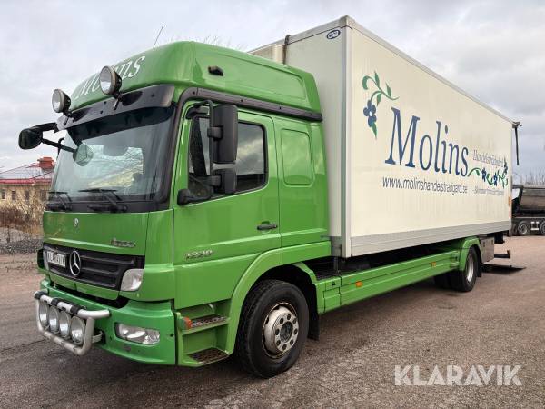 Lastbil Mercedes-Benz Atego 1229 med sovhytt
