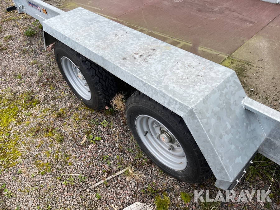 Grävmaskin Volvo EC20E med trailer