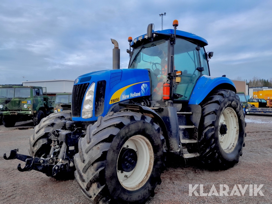 Traktor New Holland T8050 Dubbelmotage fram och bak