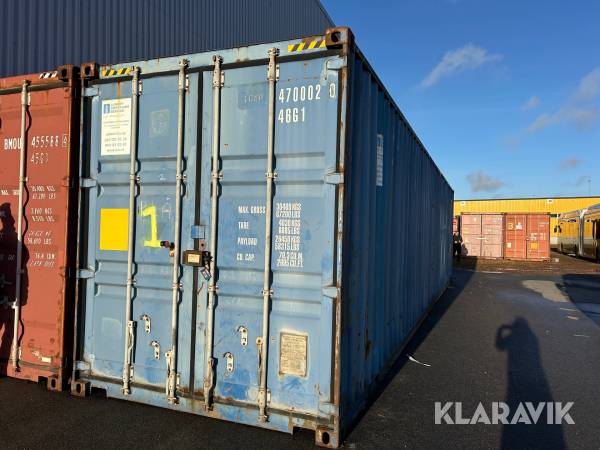 Container 40 fot med däckförvaringshyllor