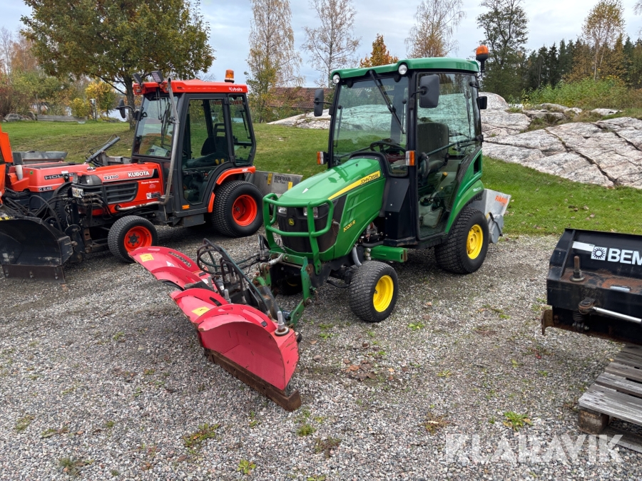 Traktor John Deere 1026R med lastare