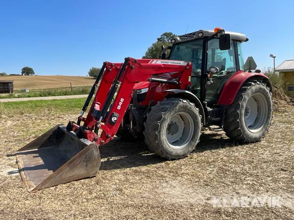 Traktor Massey Ferguson 5610 med frontlastare och många redskap