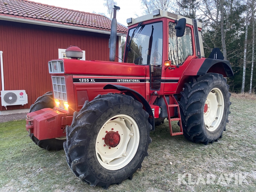 Traktor International 1255 XL