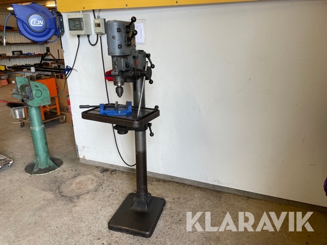 Pelarborrmaskin Arboga E100 med skruvstycke och chuck
