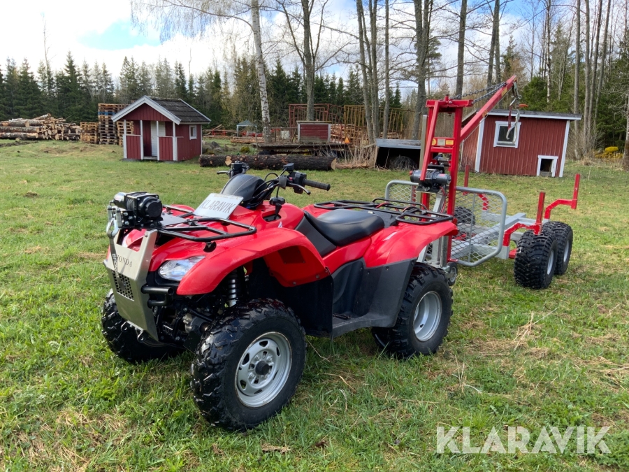 ATV Honda TRX 420 FE 4x4 med skogsvagn, kran och snöblad