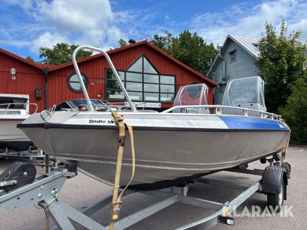 Motorbåt Buster M