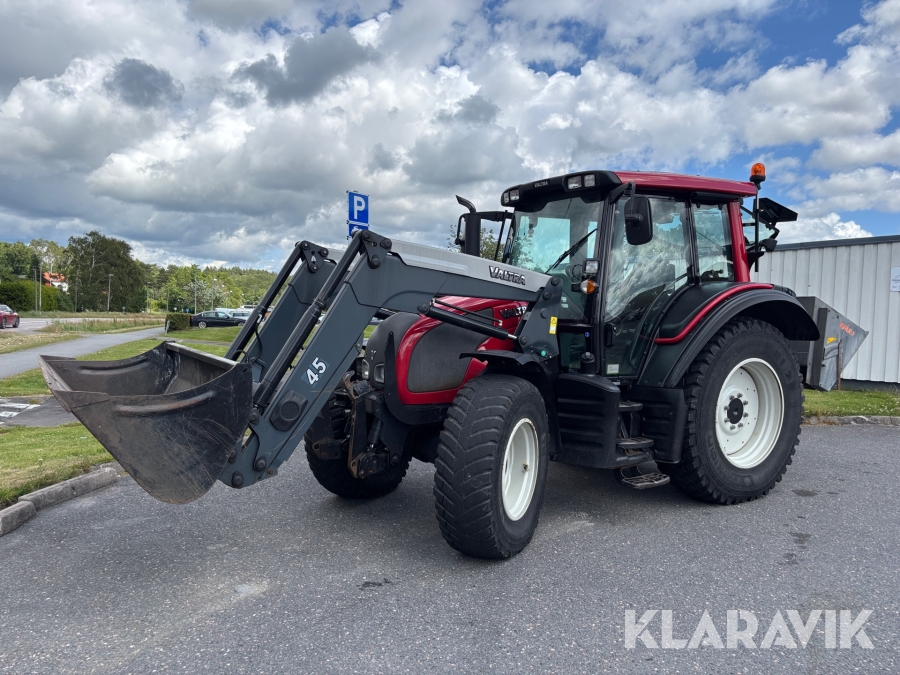 Traktor Valtra N92 med frontlastare och redskap
