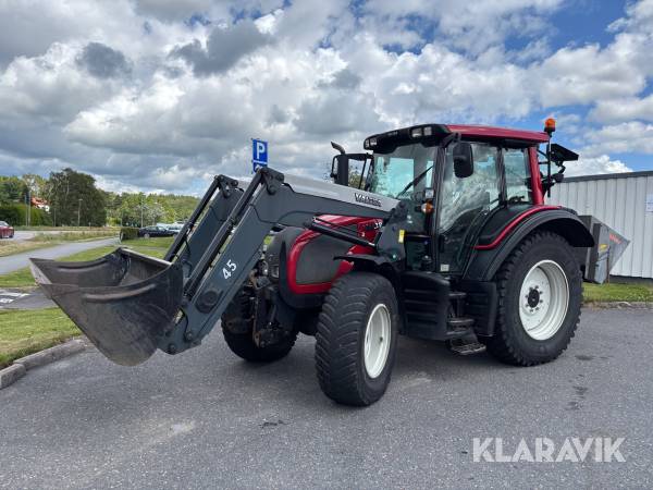 Traktor Valtra N92 med frontlastare och redskap