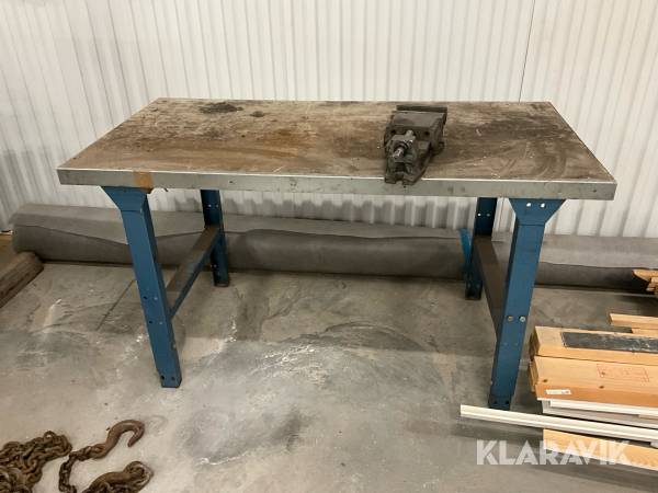 Arbetsbänk med skruvstycke