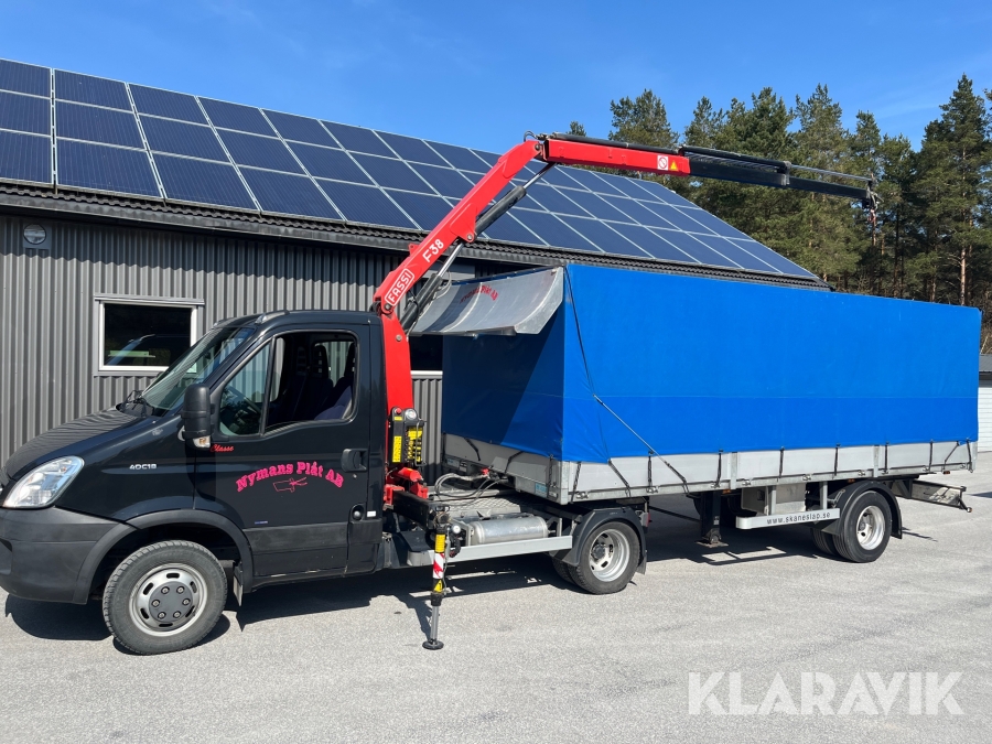 Dragbil Iveco Daily 40-C18 med kran med trailer 