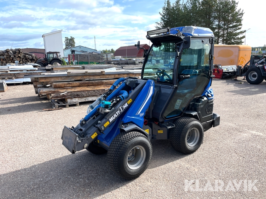 Kompaktlastare Multione M1 8,4 SD 4WD med redskap