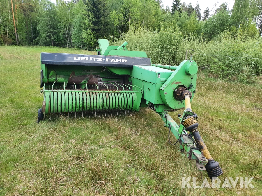 Höpress Deutz-Fahr HD 490 med kastare
