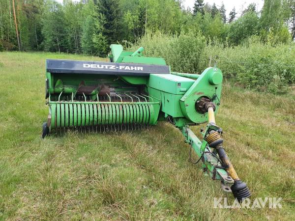 Höpress Deutz-Fahr HD 490 med kastare