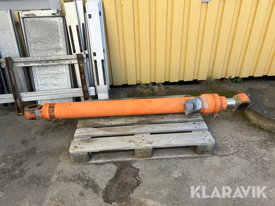 Kolv till grävmaskin Dosan 25 Tons