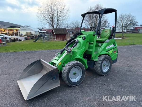 Kompaktlastare Avant R28 med redskap