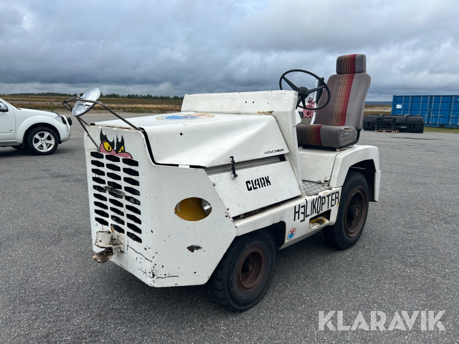 Flygplatstraktor Clark 40d X-drive