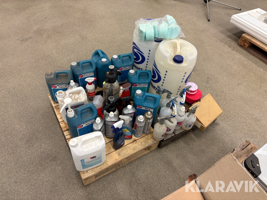 Parti med bilvårdskem